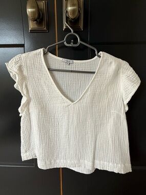 Rails Cream Gauze V-Neck Flutter Sleeve Blouse